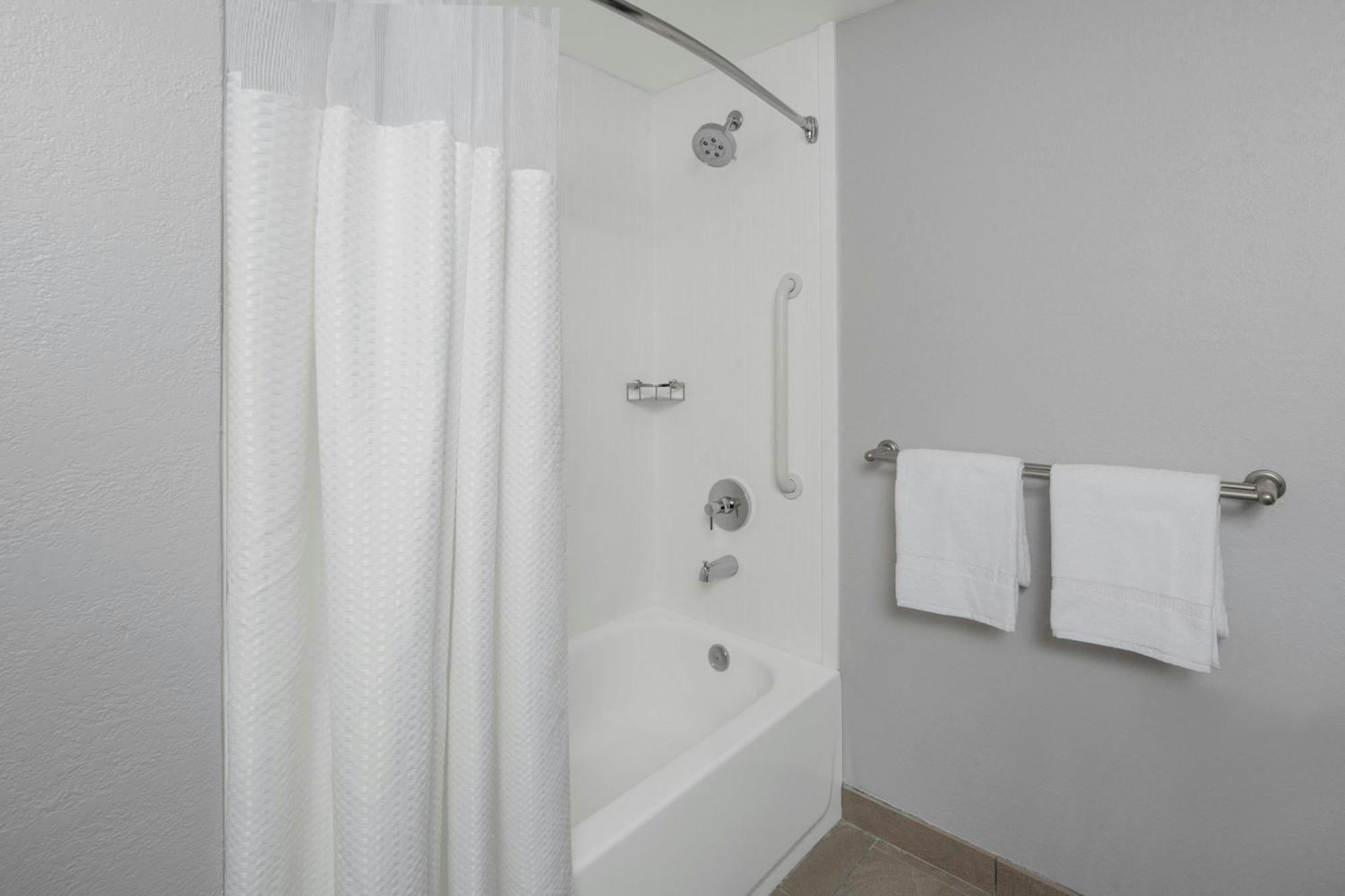 Courtyard Tampa Oldsmar Hotel Екстериор снимка