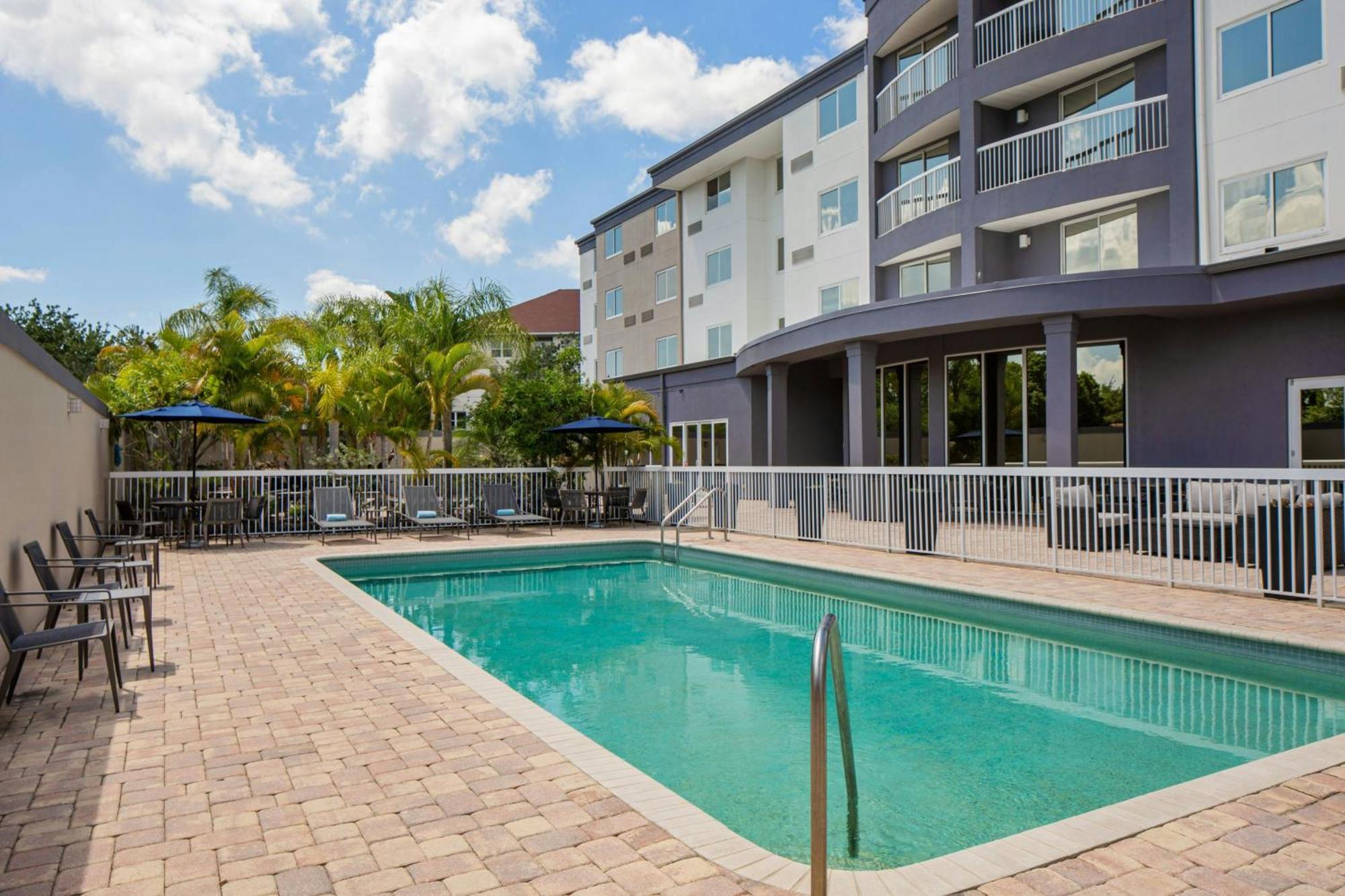 Courtyard Tampa Oldsmar Hotel Екстериор снимка